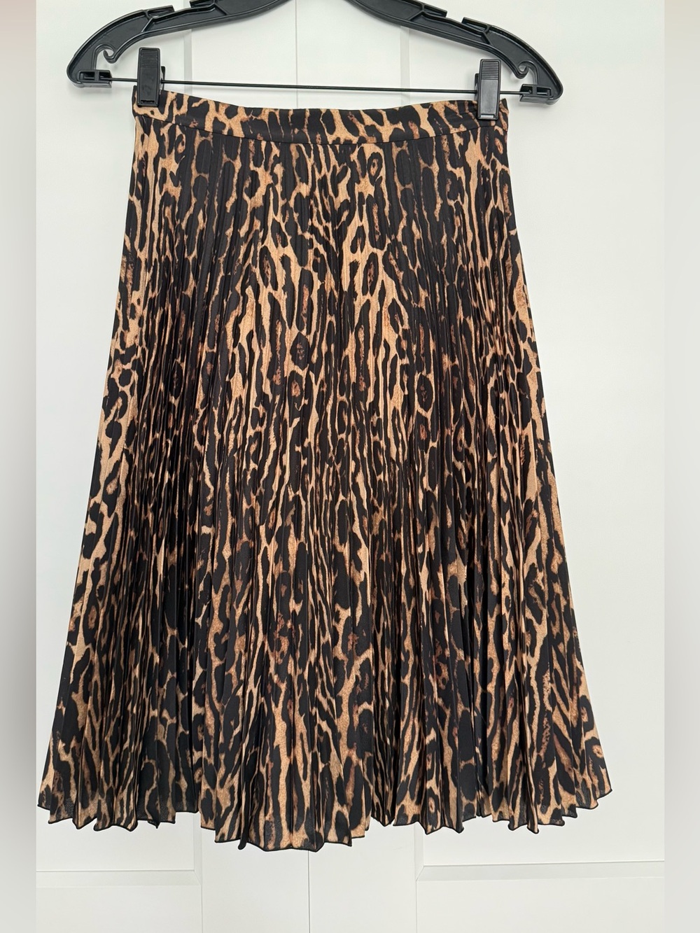 Burberry Pleated Leopard Print Midi Skirt - Black and Tan ❤️authentic 💯
